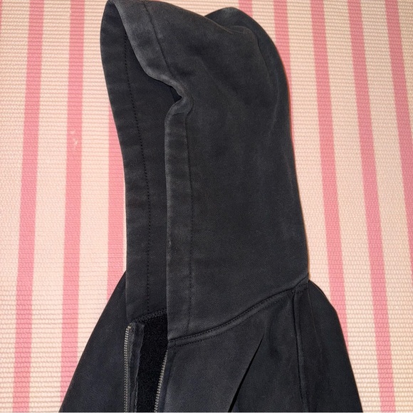 PacSun Black Oversize Graphic Sweater - Picture 6 of 11